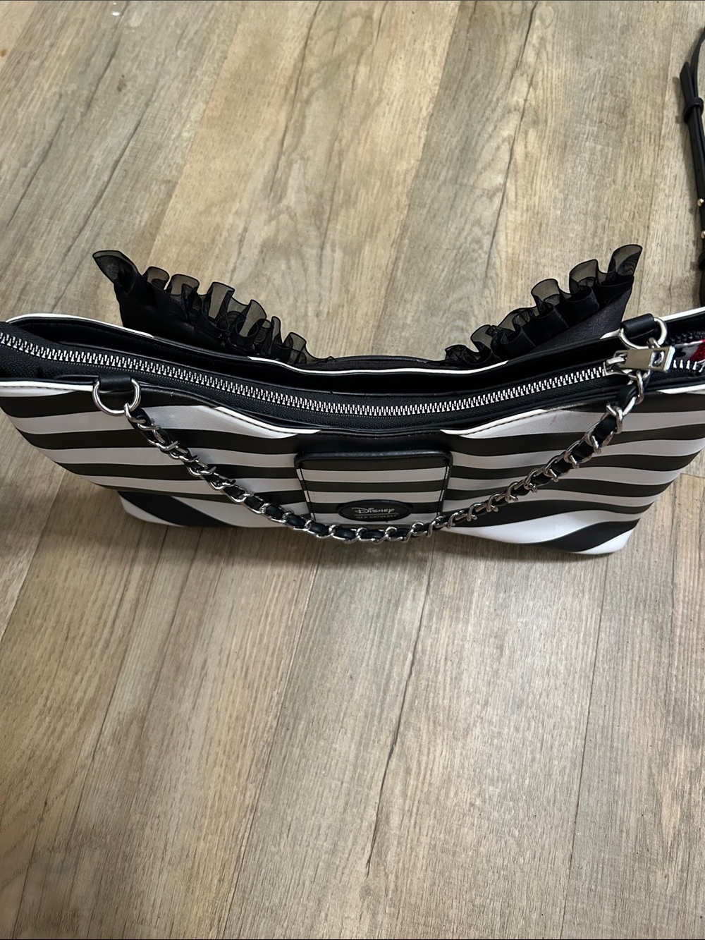 Disney Alice in Wonderland Black & White Bow-Accent Chain Shoulder Bag - Picture 4 of 11
